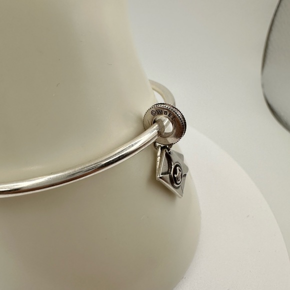 Pandora Harry Potter, Hogwarts Acceptance Letter Dangle Charm - Picture 4 of 7